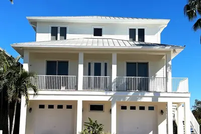 Image de 5 Bed \/ 4 Bath Accueil Waterfront avec piscine privée \"Lay Low\" à Apollo Beach