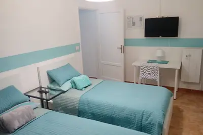 Image de Chambre Dora / lits doubles et salle de bain partagée - Ivrea la Bella - maison d'hôtes