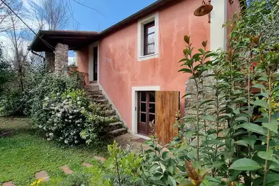 Image de Récemment converti Cottage dans un endroit semi-rural traditionnel