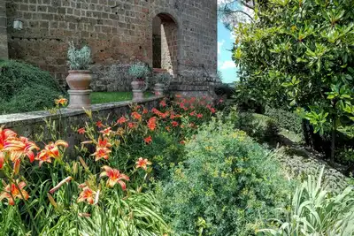 Vivez des vacances à couper le souffle dans un château, restaurant, belle vue