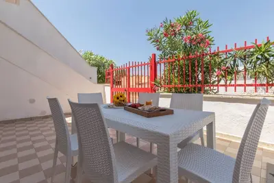 Image de Maison avec cour jardin Ă Torre Lapillo, Internet, zone centrale