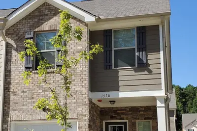 Image de Brand new belle townhome 3 lits 2 et 1/2 salles de bains pour votre escapade