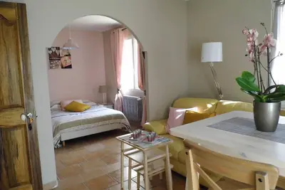 Image de appartement dans villa 1 chambre avec terrasse et jardin, entrée indépendante