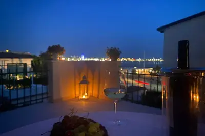 Image de Appartement pour 4 personnes face Ă la plage avec terrasse vue mer