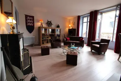 Image de Duplex charme T2\/3 hyper centre, calme, 100m du port, les pieds dans le marché
