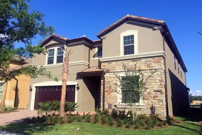 Image de Villa de luxe Grand Opening, 9 Bd \/ 6 Ba, Piscine \/ Spa, pour 22 personnes, à Disney Doorsteps