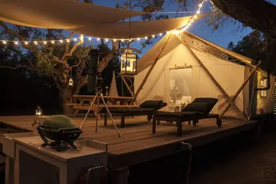 T - Luxury Tent est une nouvelle belle idée, récemment construite avec tout le confort