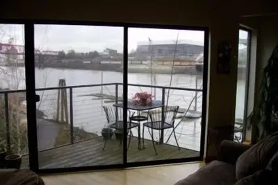 Image de Vues panoramiques sur le front de mer Pdx du centre-ville 2bd 2ba 4 personnes!