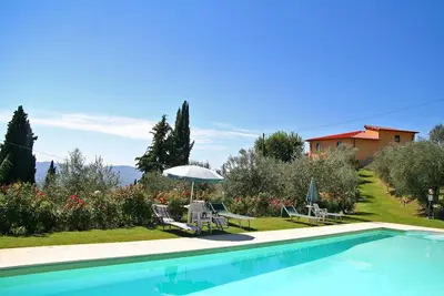 Image de Apt 1 ch dans ferme 2\/4 personnes; sw \/ piscine, jardin pvt, vue imprenable, paisible