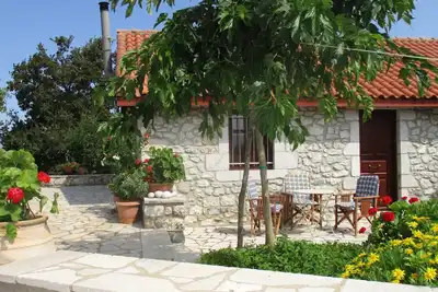 Image de Amygdalia, une maison de pierre 'For You' à Leonidion de 85m2.