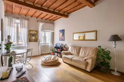 Appartement dans la vieille ville avec 2 chambres, 2 salles de bains et une grande terrasse