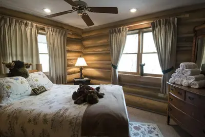 Image de Erikas Dream - Cabane en rondins artisanale près de la rivière