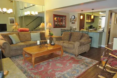 Image de 2br + 2loft (4br pour le $ de 2) / Piscine / Jacuzzi - Loc. , Confort, Service, Valeur!