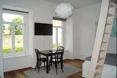 Image de Studio Appartement dans un endroit calme de la vieille ville avec vue sur le mur de la ville