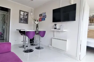 Image de Nice centre: appartement de deux pièces avec chambre, terrasse, wifi, internet, air cond.