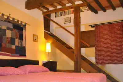 Image de Appartement romantique avec terrasse sous le vieux noyer