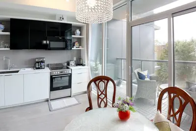 Image de Condo de luxe 1bdr / 2bd / 1ba à Forest Hill (long terme)