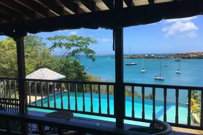 Image de Grande villa vue mer avec tour à moulin à sucre - Superbes vues et grande piscine à débordement