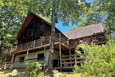 Image de Spacieux chalet de montagne, spa, accès à la piscine (saisonnier), lac, aire de jeux