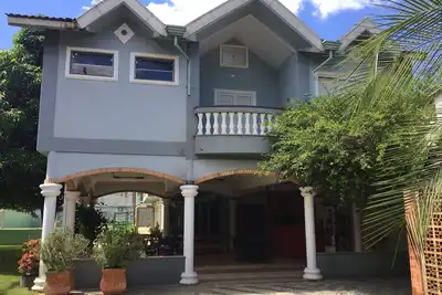 Image de Hébergement avec structure pour accueillir 24 personnes dans 7 chambres dont 4 suites