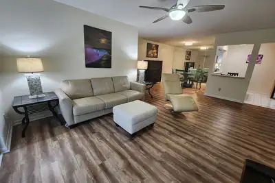 Image de Condo confortable de 3 chambres à Palm City. Près de tout! !