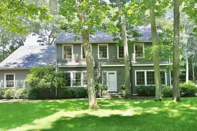 Image de Maison magnifiquement entretenue dans le prestigieux East Hampton, New York
