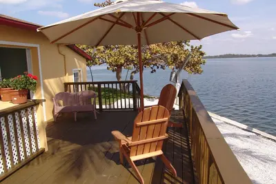 Image de Water Front, High End Private Home, piscine chauffée, du Dock, Short Walk To Beach