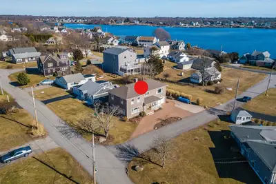 Image de Maison de luxe Narragansett Beach - Your Happy Place!