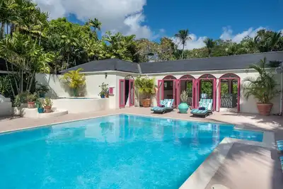 Image de ENTIÈREMENT Personnel Sandy Lane Beach Estate avec piscine de 50 pieds, terrain de basket! ★★★★★