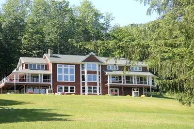 Image de Salle 300 Luxueux Lakefront Home sur le lac Wallenpaupack avec Million Dollar View