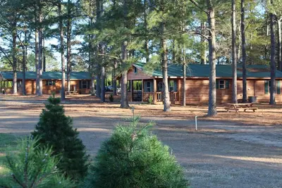Image de Log Cabin Location sur la ferme de l'arbre de Noël Fish River
