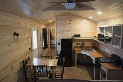Image de Cabine n ° 3 sur 4 à Oak Park Marina-sur la magnifique baie de Sodus! Mariages & Vacances