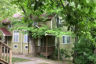 Image de condo Quaint au cœur de Fayetteville