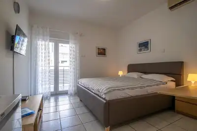 Image de Studio pour 2 personnes, avec balcon, directement sur la plage, Betina - Murter