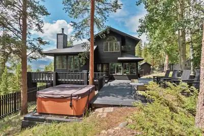 Image de Superbe maison moderne de montagne, vue imprenable sur les pentes Minutes de la télécabine