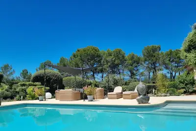 Image de Villa Standing Climatisee (2 Ă 4 pers). Aile Privee ''Au Calme'' Piscine