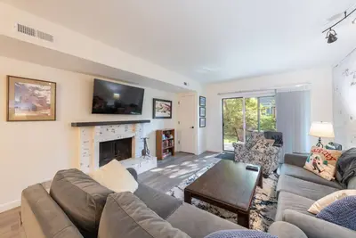 Image de Rue Main/ Ascenseur de ville / Piscine / Jacuzzi - Emplacement, confort, service et rapport qualité / prix!
