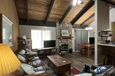 Image de Soleil rustique 2b + Loft / 3ba près du village + Eagle!