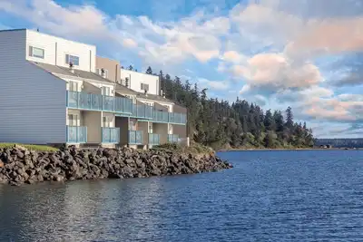 Image de Faites griller du saumon et admirez la baie!