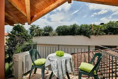 Image de Dernier Prix Pour Joli Attique En Centre Dans Une Belle Appartement De Villa