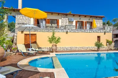 Image de Villa moderne de 3 chambres dans le village d'Asteri