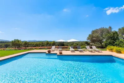 Image de Endroit très calme à 3 km de la plage, piscine 11x 5, 5 mètres, pelouse