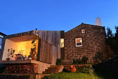 Image de Belle Maison Rurale Avec Joli Jardin Et Une Vue Imprenable Sur L'Astonnie