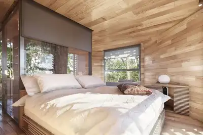 Image de Cabane dans les arbres avec passerelle vers un jacuzzi