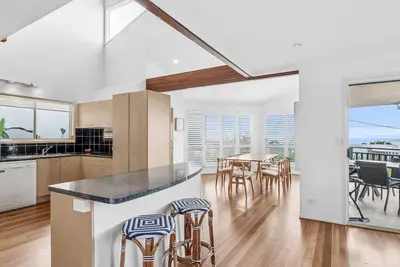 Image de 10 Barra Crescent, Coolum Beach, 500 Bond, Wifi, distance de marche de la plage