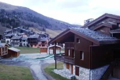 Image de Pied des pistes de ski, 2ème étage, vue pistes de ski, balcon, télévision, casier à ski, 40m²