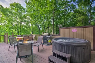 Image de Nouveau! Osage Beach Home w / Spa privatif près du lac!