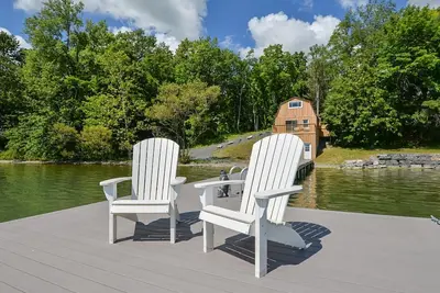 Image de The Boat House: la région viticole et la vie au lac - récemment rénovées!