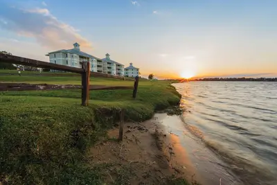 Image de Vacances au lac Conroe | Villa moderne + 5 piscines + terrain de mini-golf de 18 trous