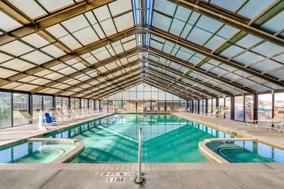 Image de Vacances en famille au lac Conroe! | Villa + 4 piscines extérieures + 1 piscine intérieure